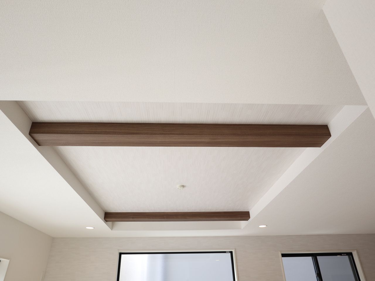 天井の中央部分が一段高くなっていることで開放感が生まれ、部屋を広く見せることが可能です。