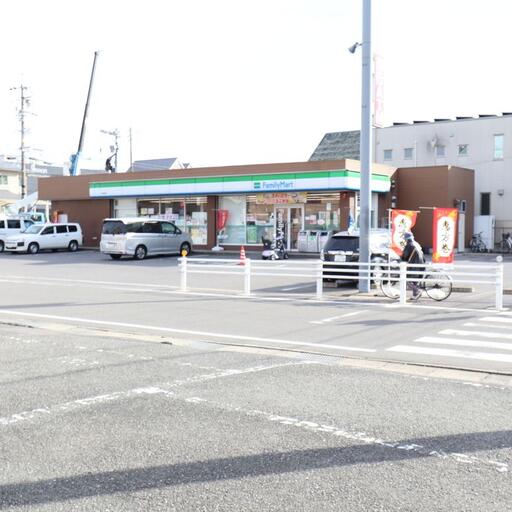 ファミリーマート刈谷西店 163m(徒歩約2分)近いから、急な買い物に便利です。
