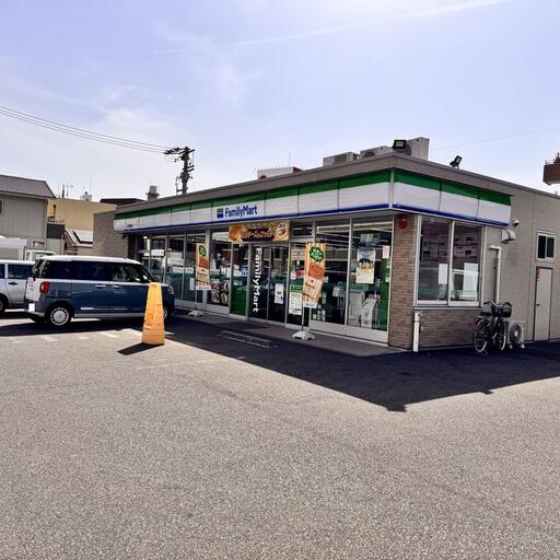 コンビニ ファミリーマート知立堀切店 約480m 徒歩約6分