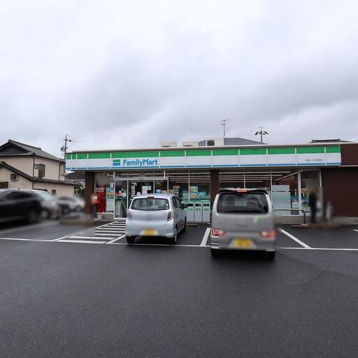 ファミリーマート刈谷一ツ木店 562m(徒歩約7分)