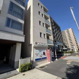 ルミエール千代田 ◆地下鉄名城線・地下鉄鶴舞線・JR中央本線など複数の路線が使えます
◆大須商店街も徒歩約10分です。
◆駐車場2台分あり(屋内、屋外各1台)・駐輪場5台 1階店舗クリーリング店稼働中